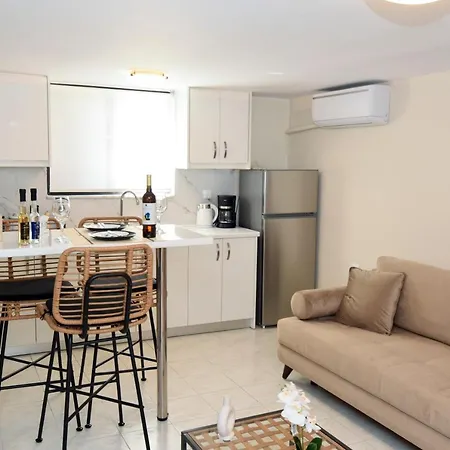Relaxingardenapt Appartamento La Canea