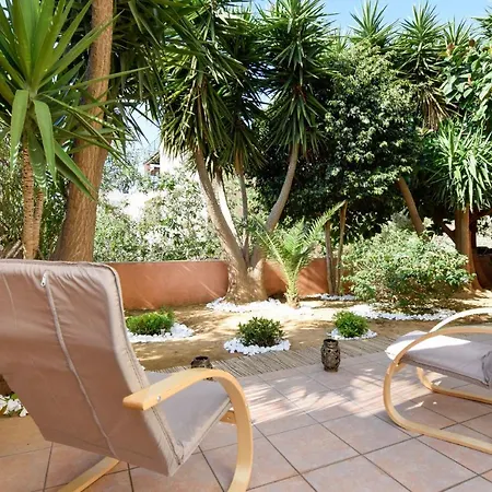 Relaxingardenapt La Canée